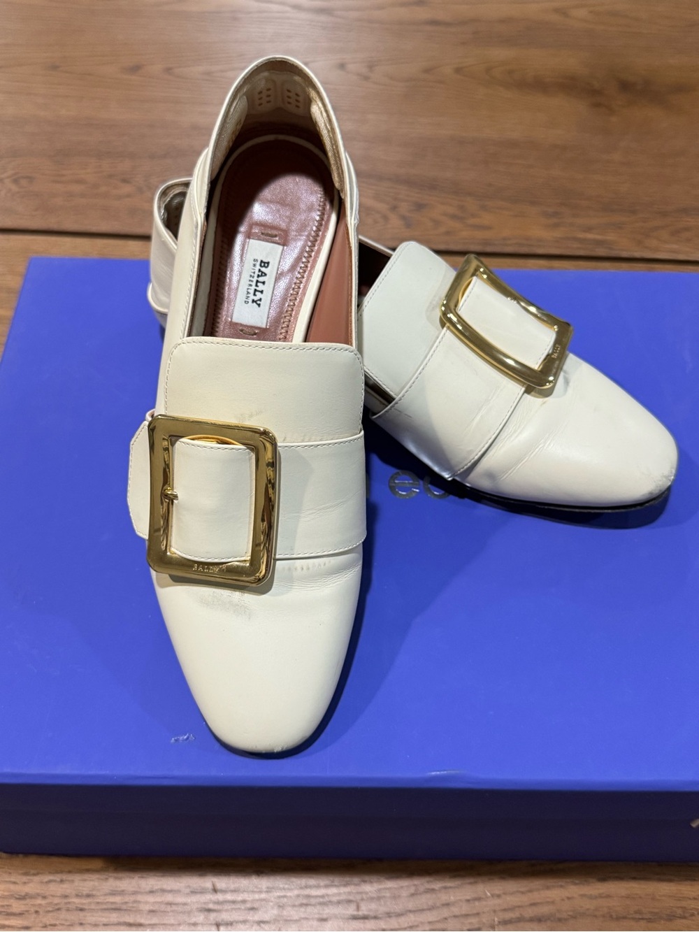 Bally Janelle Leather Loafers Flats Gold Buckle EU 35.5 / US 5.5 Made in Italy